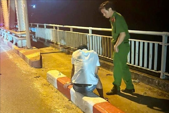 Viết thư cảm ơn Công an vì kịp thời ngăn con trai nhảy cầu