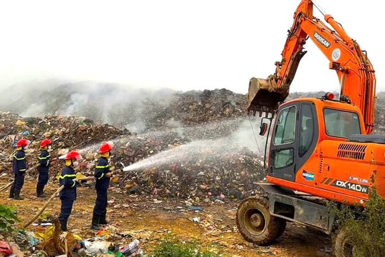 Cháy dai dẳng tại bãi rác, người dân ngột ngạt vì ô nhiễm