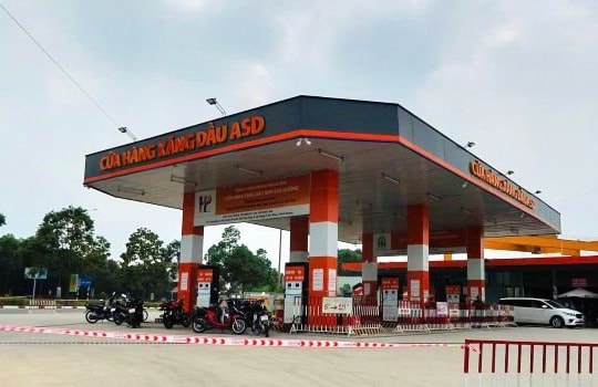 Bé gái 2 tuổi bị xe ô tô cán tử vong tại cây xăng