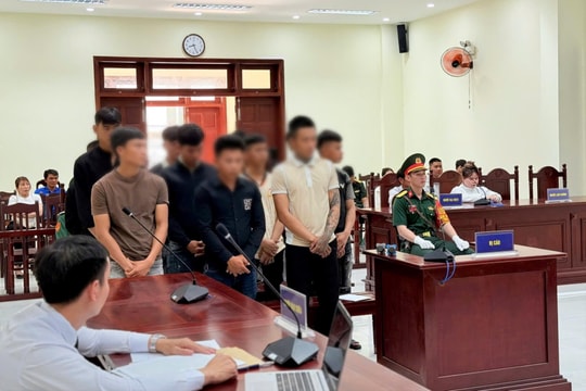 Xét xử 11 bị cáo gây rối, sử dụng vũ khí quân dụng