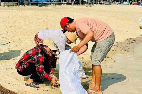 Lâm Đồng ra quân làm sạch môi trường biển, sẵn sàng mùa du lịch hè 2026