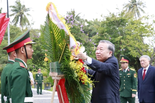 Tổng Bí thư, Chủ tịch nước Tô Lâm dâng hương tại Đà Nẵng và Quân khu 5