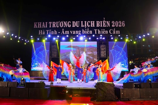 Hà Tĩnh khai mạc mùa du lịch biển “Âm vang biển Thiên Cầm”