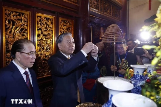 Tổng Bí thư, Chủ tịch nước Tô Lâm dâng hương tưởng niệm các Vua Hùng