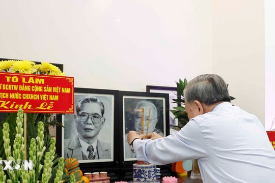Tổng Bí thư, Chủ tịch nước dâng hương tưởng nhớ các đồng chí lãnh đạo tiền bối