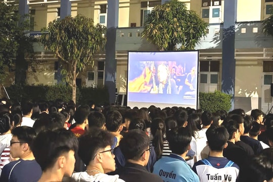 Thắp lửa truyền thống từ những thước phim lịch sử