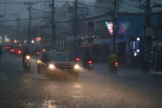 Thời tiết ngày 28/4: Không khí lạnh tràn về, miền Bắc mưa dông diện rộng