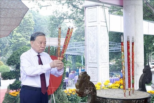 Tổng Bí thư, Chủ tịch nước Tô Lâm dâng hương tưởng niệm các Anh hùng liệt sĩ tại Tây Ninh