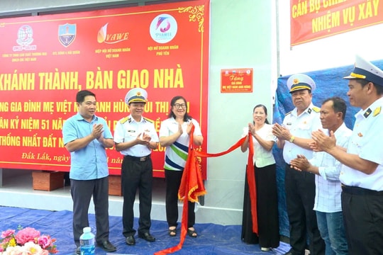 Lữ đoàn 682 bàn giao nhà cho gia đình Mẹ Việt Nam Anh hùng