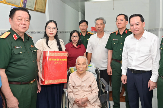 Đại tướng Nguyễn Trọng Nghĩa thăm gia đình chính sách, làm việc tại Khánh Hòa