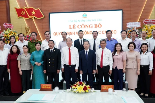 Chánh án Nguyễn Văn Quảng trao quyết định bổ nhiệm Chánh án TAND tỉnh Cà Mau