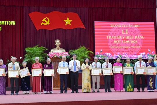 Cần Thơ tổ chức họp mặt kỷ niệm 51 năm Ngày giải phóng miền Nam, thống nhất đất nước
