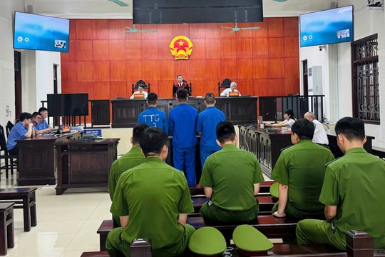 Mua bán trái phép chất ma túy, trả công lao động bằng chất cấm