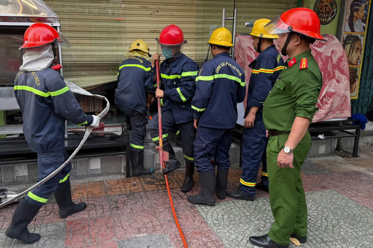 Cháy nhà hàng, 5 người nước ngoài thoát nạn