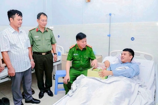 Thăm hỏi 2 cán bộ Công an Hải Phòng bị thương khi làm nhiệm vụ