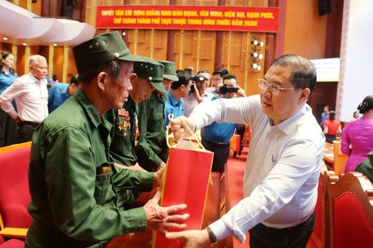 Phó Thủ tướng Thường trực thăm Quảng Ninh, đề nghị tăng cường an sinh xã hội