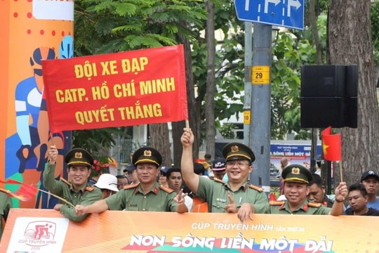 Dấu ấn lực lượng Công an trên hành trình hơn 2.700 km đường đua xe đạp