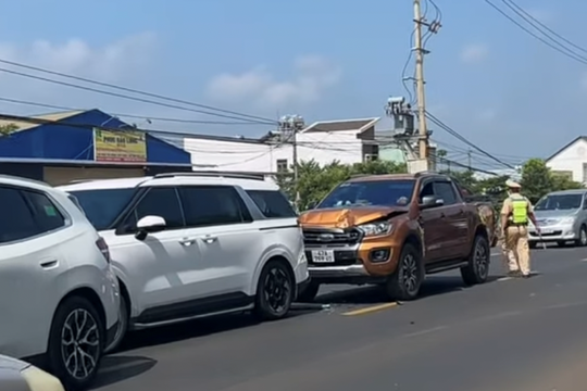 Ùn ứ giao thông dịp 30/4 vì xảy ra va chạm liên hoàn
