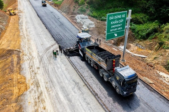 Thi công xuyên lễ trên công trường đường Hữu Nghị - Chi Lăng