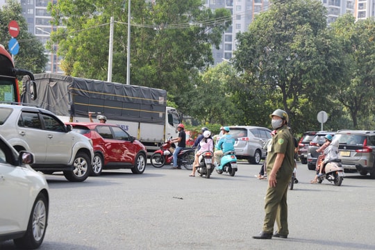 Cửa ngõ phía Đông TP.HCM “nghẹt thở” ngày đầu nghỉ lễ