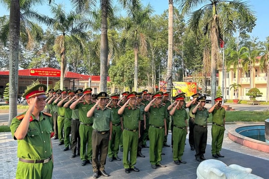 Dâng hương tưởng niệm Chủ tịch Hồ Chí Minh, tri ân các anh hùng liệt sĩ dịp 30/4