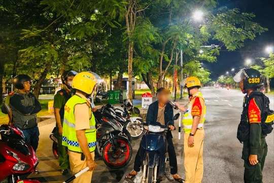 Tuần tra xuyên đêm, trấn áp tội phạm đường phố dịp lễ tại Huế