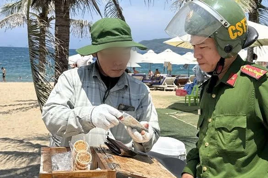 Hét giá 100.000 đồng 1 cây kem, Công an vào cuộc xử lý