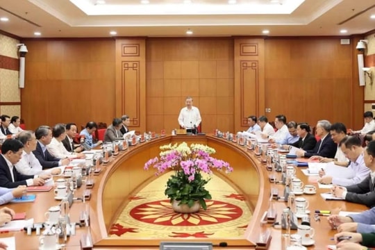 Siết chặt quyền lực, ngăn chặn tham nhũng ngay từ gốc