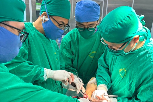 Nối thành công cẳng tay đứt rời cho nam bệnh nhân bị tai nạn lao động