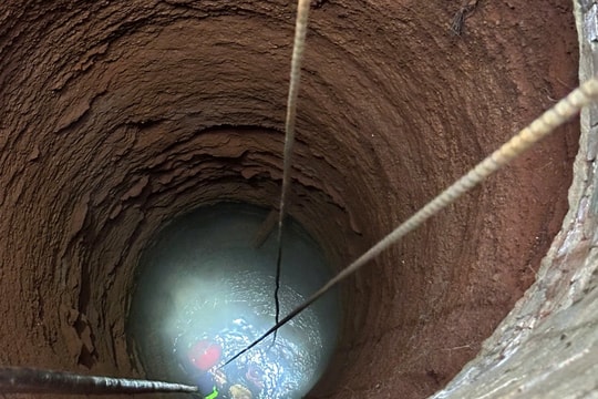 Cứu người đàn ông rơi xuống giếng sâu 35m