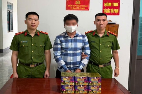 Bắt giữ đối tượng tàng trữ trái phép pháo nổ