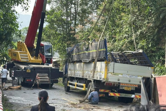 Lật xe trên đèo Vi Ô Lắk khiến 3 người thương vong