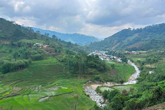 Thắp sáng một vùng biên - Bài 2: Sinh kế bền, lòng dân vững