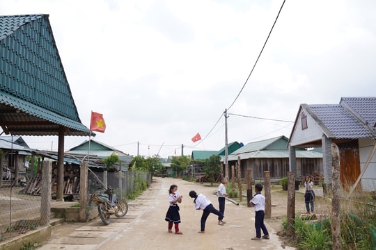Thắp sáng một vùng biên - Bài 1: Đổi thay từ những khu tái định cư