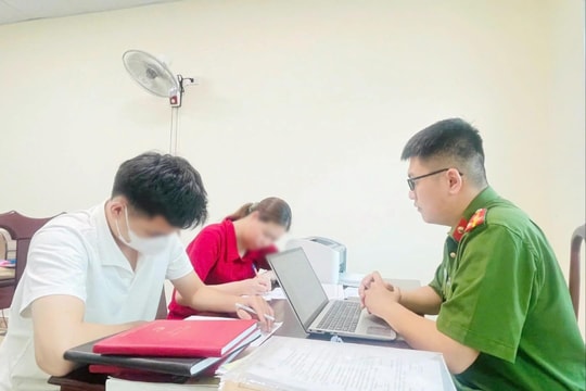 Vận động 2 đối tượng trốn nã tại Angola về nước đầu thú