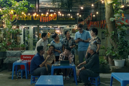 "Dưới ô cửa sáng đèn" và những khoảng tối trong đời sống gia đình