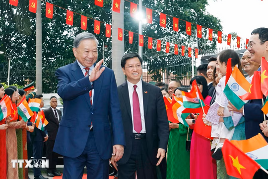 Tổng Bí thư, Chủ tịch nước Tô Lâm gặp gỡ cộng đồng người Việt Nam tại Ấn Độ