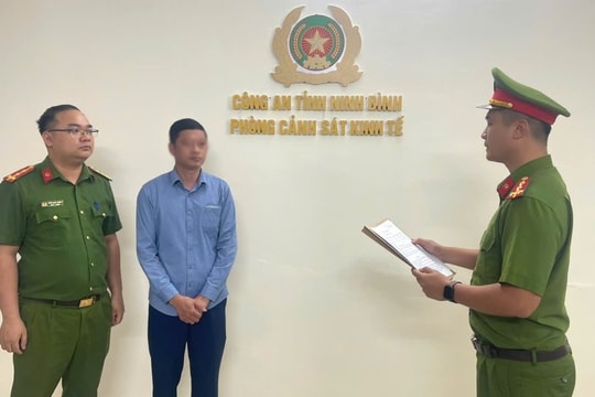 Cán bộ xã chiếm đoạt tiền từ thiện hỗ trợ thiên tai