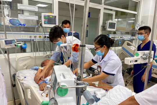 Đề xuất nâng phụ cấp lên 100% cho bác sĩ, điều dưỡng hồi sức cấp cứu