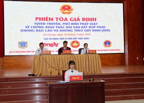 Đồng hành, hỗ trợ ngư dân vươn khơi bám biển