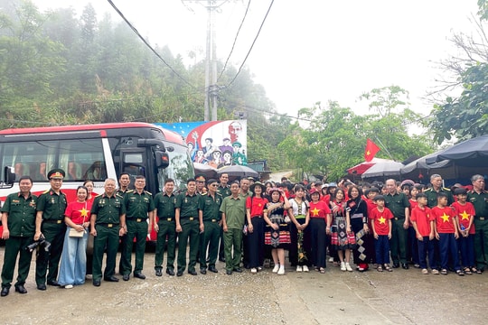 Hội Cựu chiến binh TANDTC tri ân các anh hùng liệt sĩ tại mặt trận Vị Xuyên