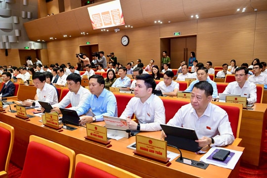 Hà Nội thông qua mức tăng 1,5–2,4 lần phí sử dụng vỉa hè, lòng đường