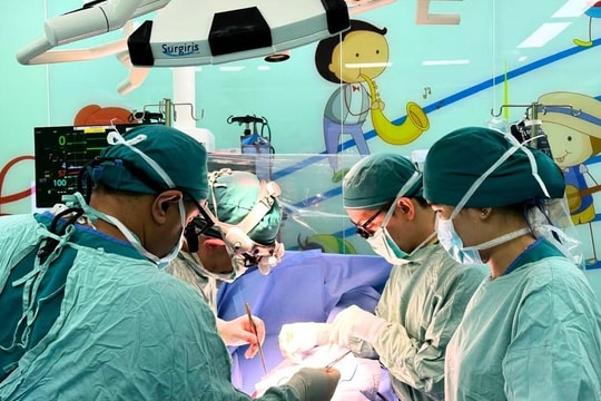 4 bệnh nhi bị dị tật tim hiếm gặp