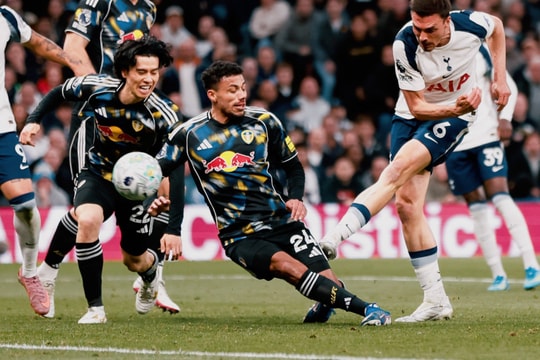 Tottenham chưa thoát hiểm sau trận hòa Leeds United