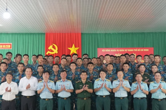 Tiếp lửa thao trường cho chiến sĩ mới