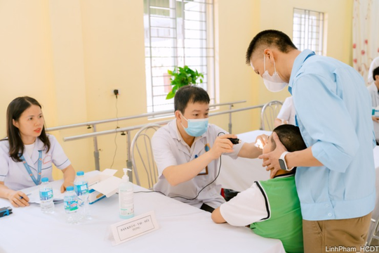 Hà Nội chăm lo sức khỏe cho trẻ em, người khuyết tật tại cơ sở bảo trợ xã hội