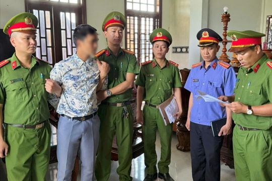 Mâu thuẫn đất đai với gia đình, người đàn ông livestream xúc phạm cơ quan chức năng