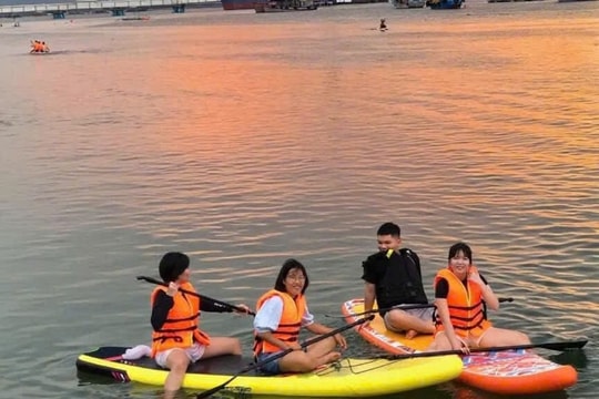 Cảnh báo nguy cơ tai nạn từ các hoạt động vui chơi, chèo thuyền trên nước