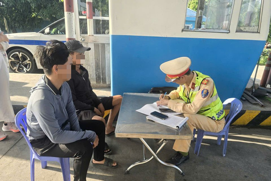 CSGT xử lý 80 trường hợp vi phạm an toàn giao thông đường sắt trong một ngày