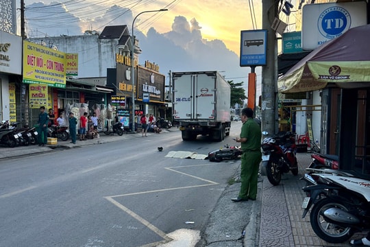 Xe tải va chạm với xe máy, 1 người tử vong